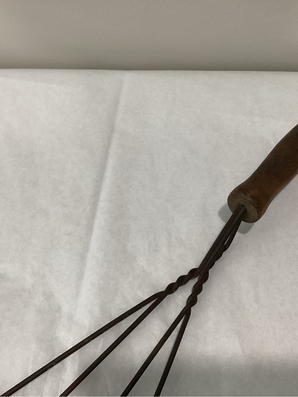 Antique Wire Rug Beater, Carpet Beater with turned wooden handle. - Picture 5 of 5